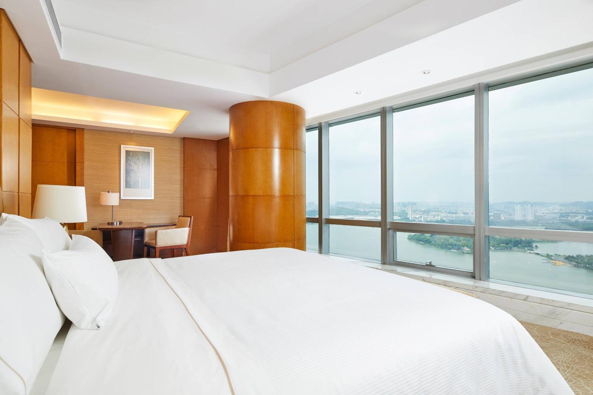 The Westin Nanjing Xuanwu Lake Exteriör bild
